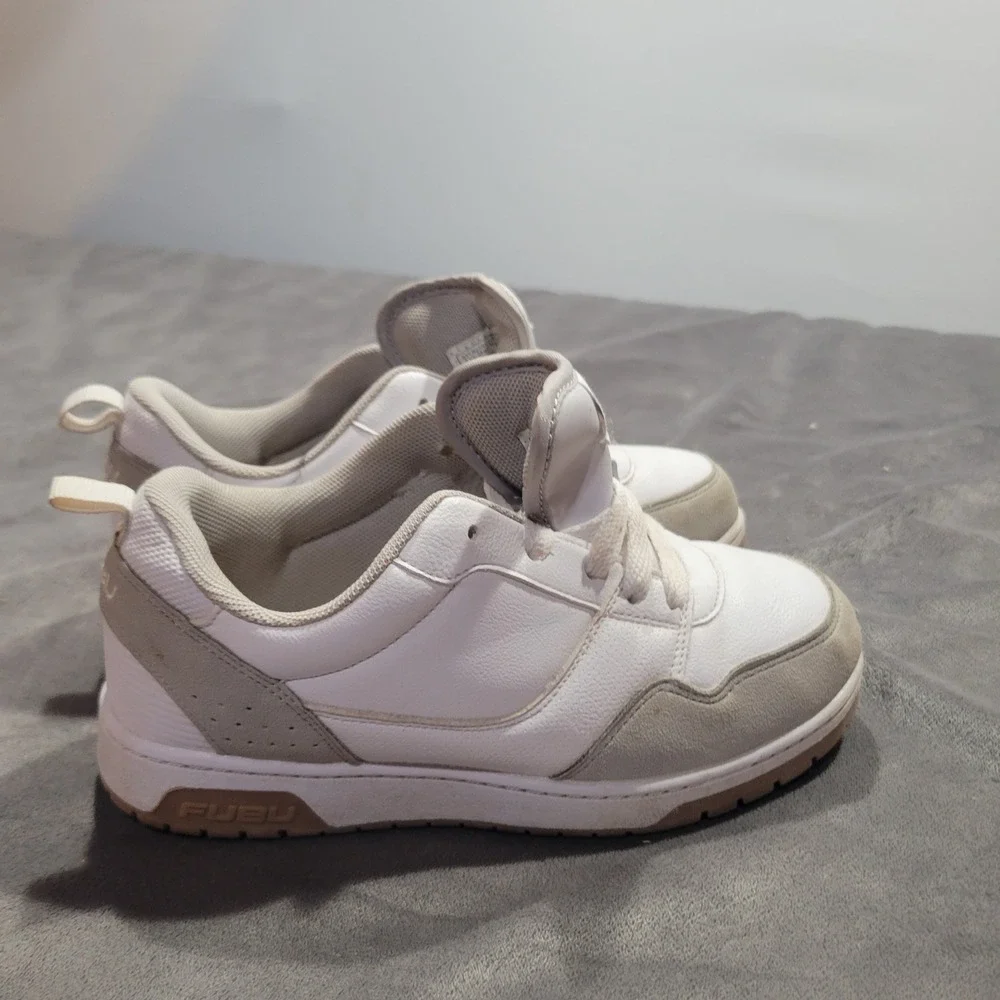 FUBU Mens White Gray Low Top Sneakers Shoes BYFB23SC00‎ Size 2 USA
